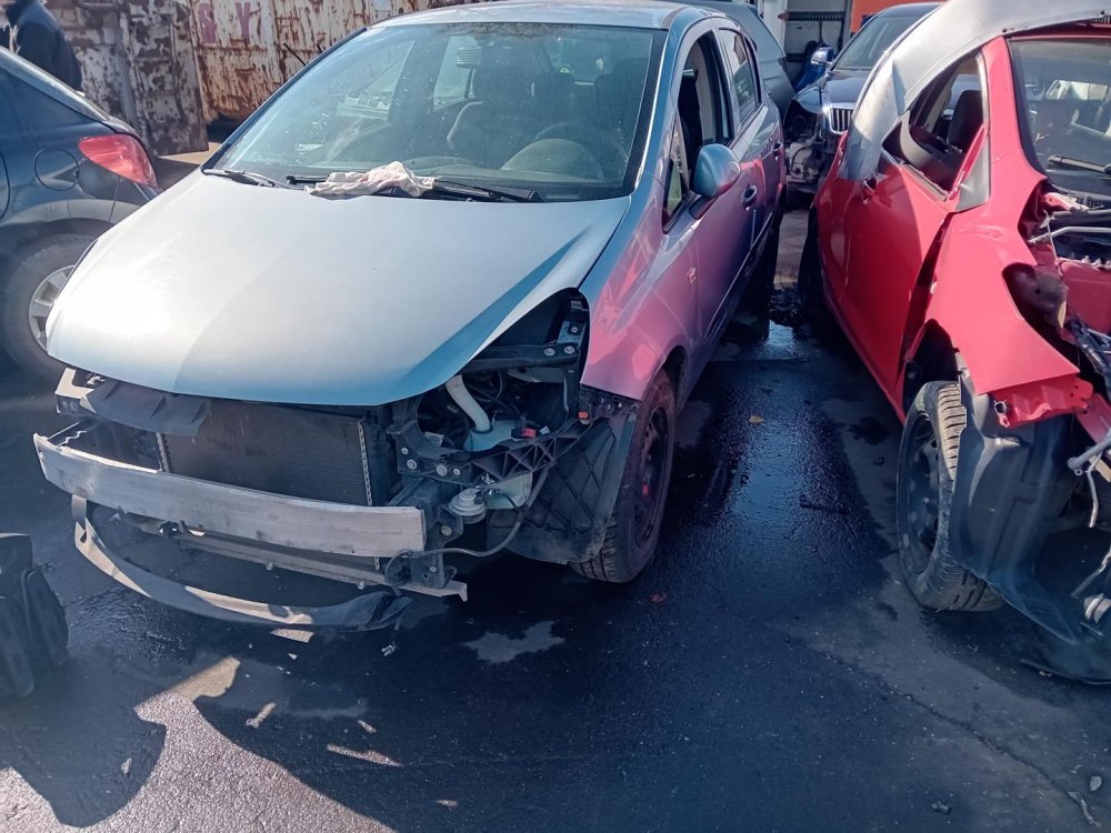 Opel Corsa D 1.0 12V ( Z10XEP ) 40kW r.2007 modrá na náhradní díly