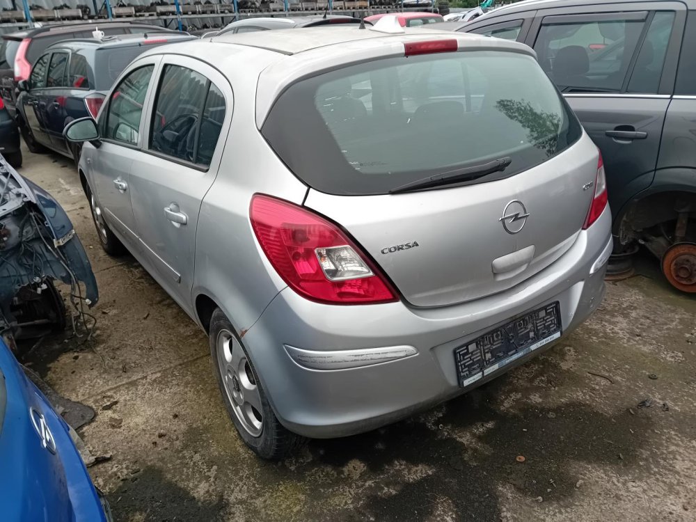 Opel Corsa D 1.3 ( Z13DTJ ) 55kW r.2007 stříbrná Z157 na náhradní díly