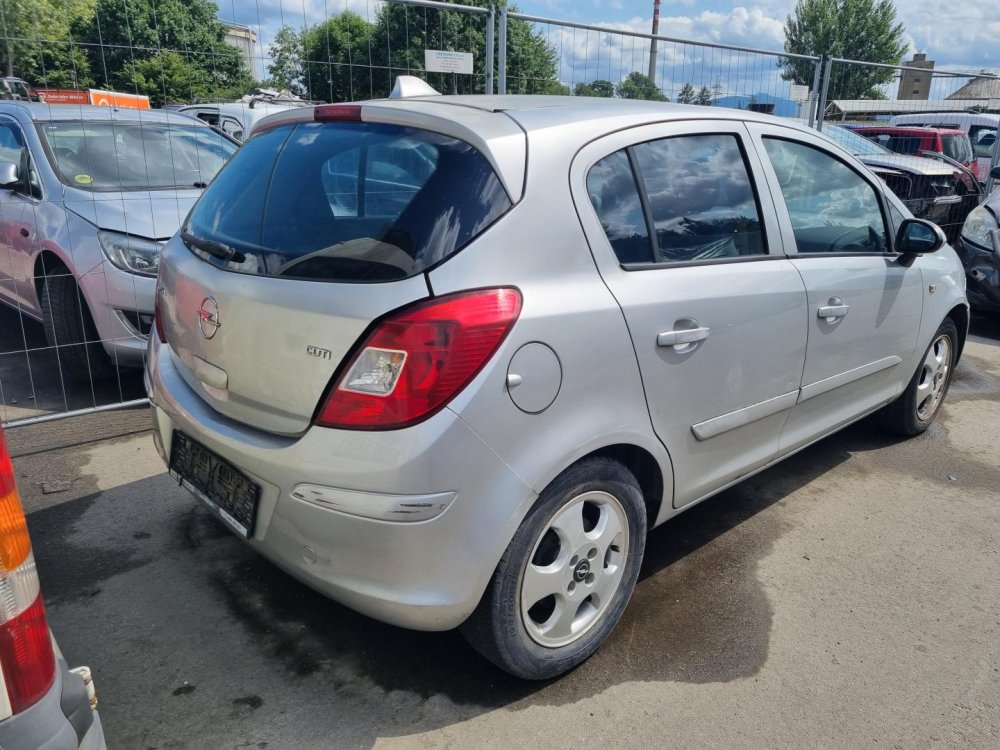 Opel Corsa D 1.3 CDI 16V ( Z13DTJ ) 55kW r.2007 stříbrná Z157 na náhradní díly