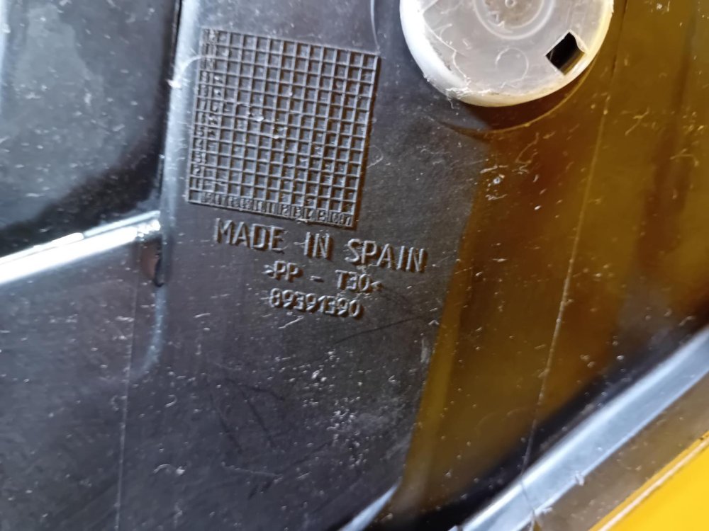 PRAVÉ PŘEDNÍ SVĚTLO OPEL CORSA D - 10047