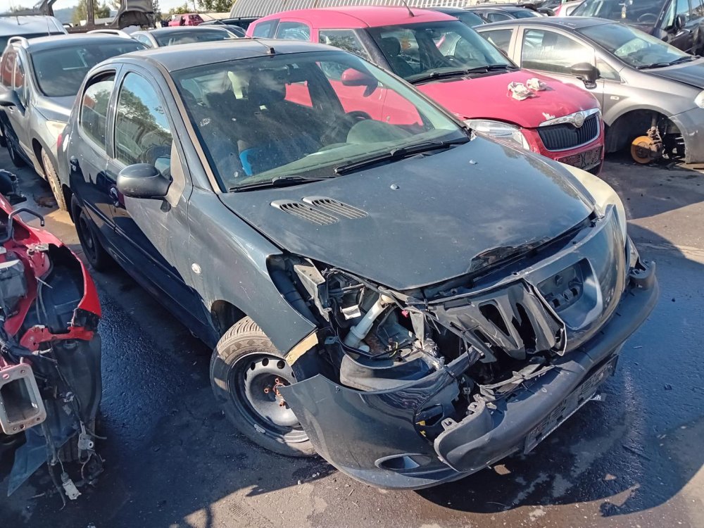 Peugeot 206+ 1.4 ( KFT ) 54kW r.2011 šedá na náhradní díly