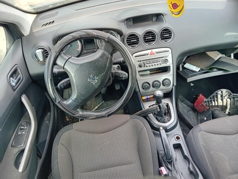 Peugeot 308 1.6 HDI ( 9HX ) 66kW r.2008 šedá na náhradní díly
