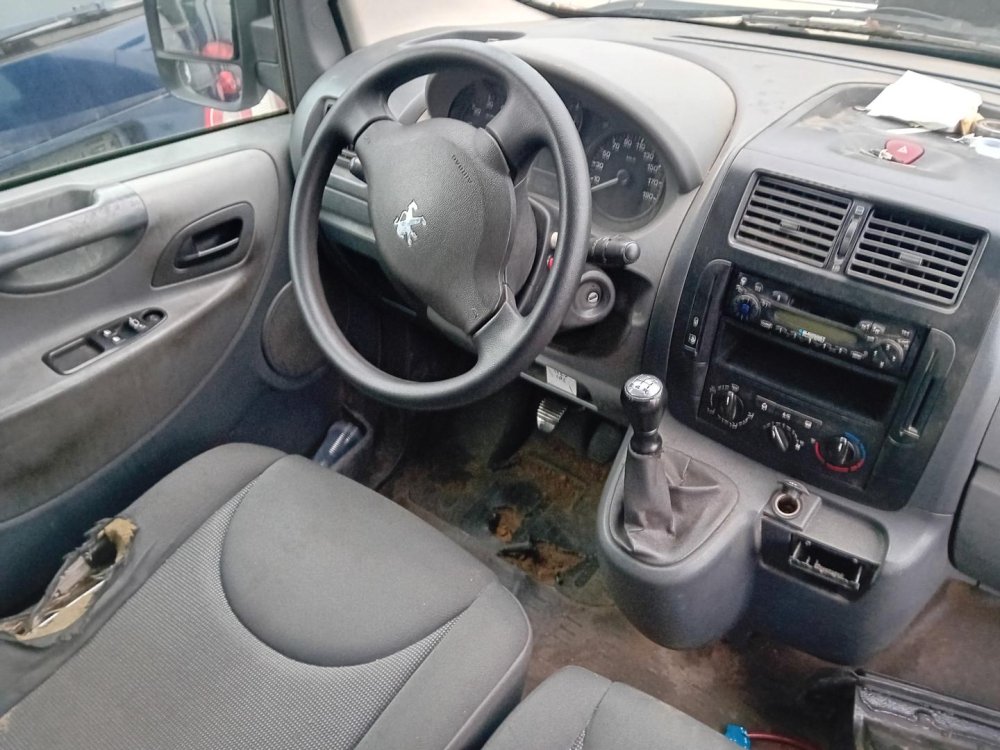 Peugeot Expert 1.6 ( 9HU ) 66kW r.2011 bílá na náhradní díly Peugeot Expert 1.6 ( 9HU ) 66kW r.2011 bílá na náhradní díly