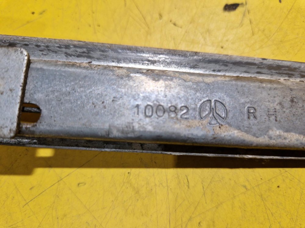 PRAVÁ PŘEDNÍ STAHOVAČKA OKNA S MOTORKEM 101448200 - ŠKODA OCTAVIA I - 18496 PRAVÁ PŘEDNÍ STAHOVAČKA OKNA S MOTORKEM 101448200 - ŠKODA OCTAVIA I - 18496