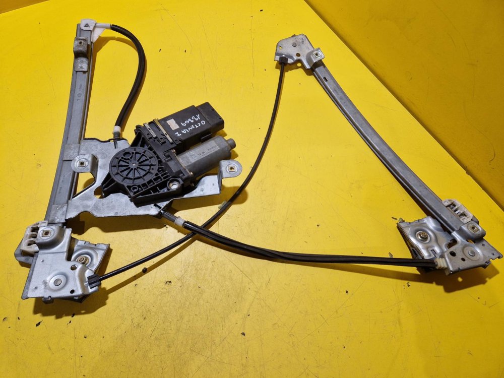 PRAVÁ PŘEDNÍ STAHOVAČKA OKNA S MOTORKEM 101448200 - ŠKODA OCTAVIA I - 18809 PRAVÁ PŘEDNÍ STAHOVAČKA OKNA S MOTORKEM 101448200 - ŠKODA OCTAVIA I - 18809