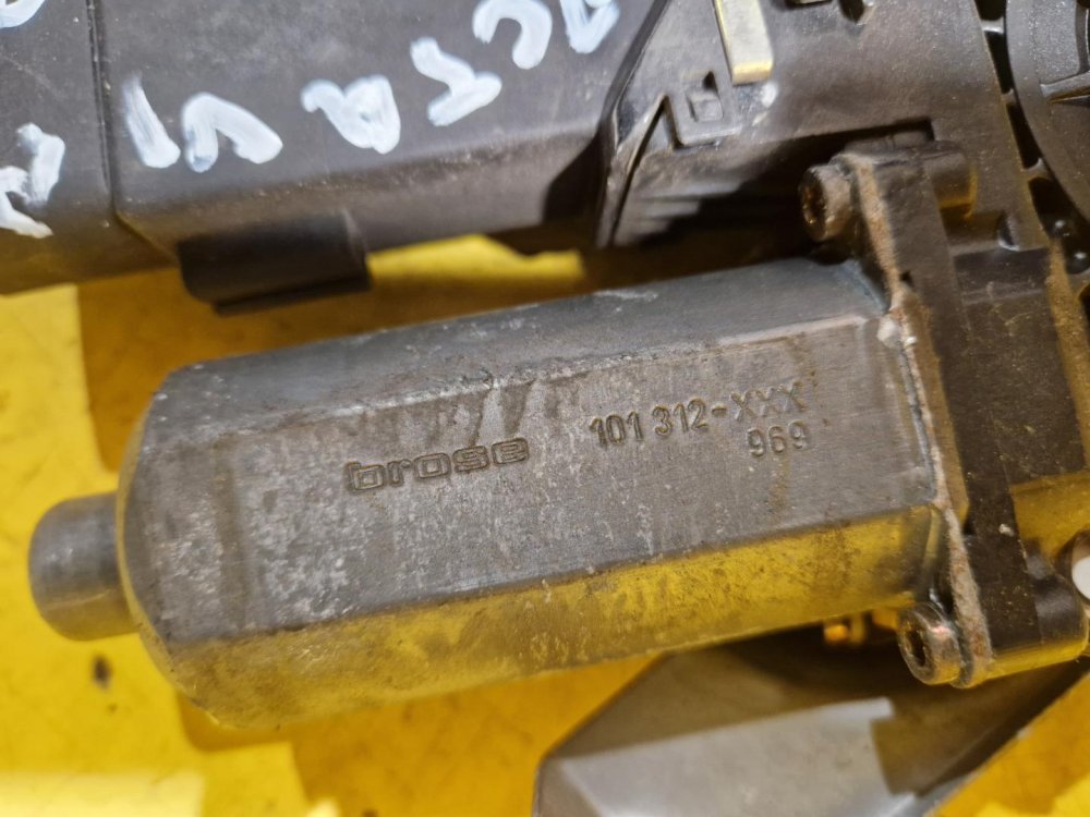 PRAVÁ PŘEDNÍ STAHOVAČKA OKNA S MOTORKEM 101448203 - ŠKODA OCTAVIA I - 18595 PRAVÁ PŘEDNÍ STAHOVAČKA OKNA S MOTORKEM 101448203 - ŠKODA OCTAVIA I - 18595