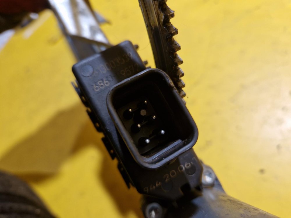 PRAVÁ PŘEDNÍ STAHOVAČKA OKNA S MOTORKEM 994887101 OPEL ZAFIRA B, ASTRA H - 18501 PRAVÁ PŘEDNÍ STAHOVAČKA OKNA S MOTORKEM 994887101 OPEL ZAFIRA B, ASTRA H - 18501