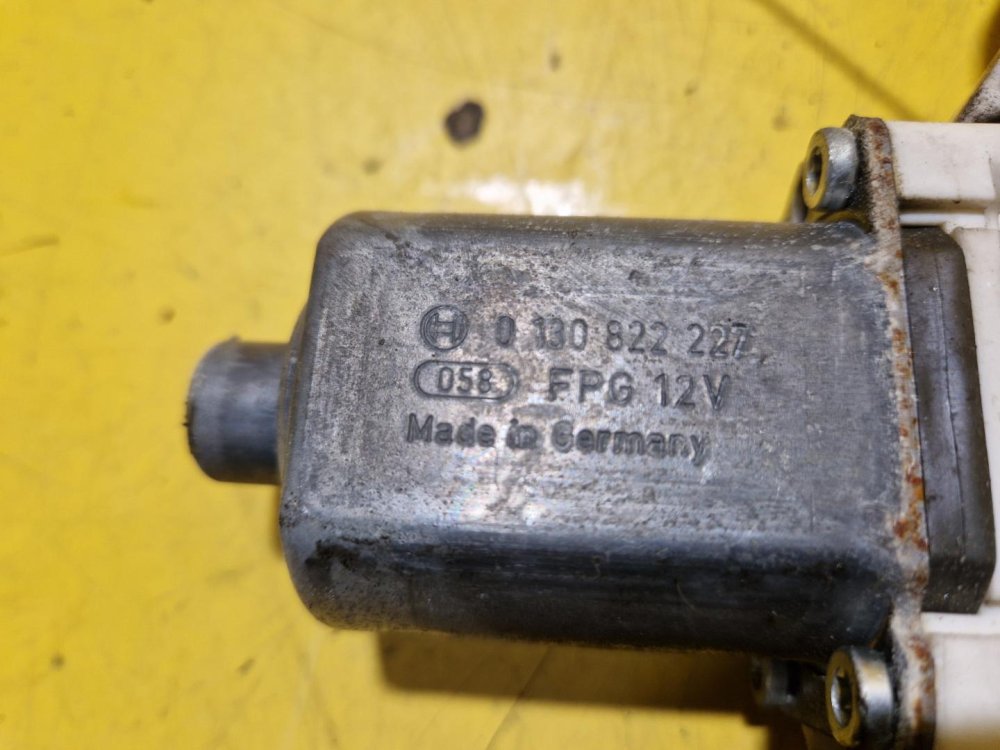 PRAVÁ PŘEDNÍ STAHOVAČKA OKNA S MOTORKEM 996625101 - BMW 1 E87 (2003-2011) - 18603 PRAVÁ PŘEDNÍ STAHOVAČKA OKNA S MOTORKEM 996625101 - BMW 1 E87 (2003-2011) - 18603