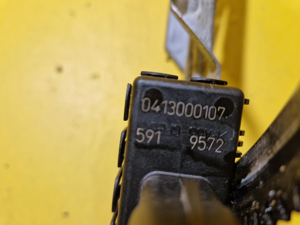 PRAVÁ PŘEDNÍ STAHOVAČKA OKNA S MOTORKEM A330013100418 - OPEL ASTRA H - 18599 PRAVÁ PŘEDNÍ STAHOVAČKA OKNA S MOTORKEM A330013100418 - OPEL ASTRA H - 18599