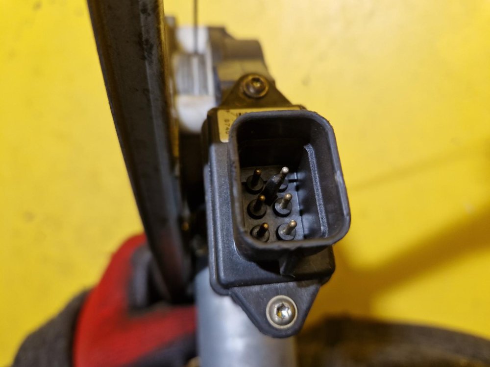 PRAVÁ ZADNÍ STAHOVAČKA OKNA S MOTORKEM 119804106 OPEL ZAFIRA A - 18812 PRAVÁ ZADNÍ STAHOVAČKA OKNA S MOTORKEM 119804106 OPEL ZAFIRA A - 18812