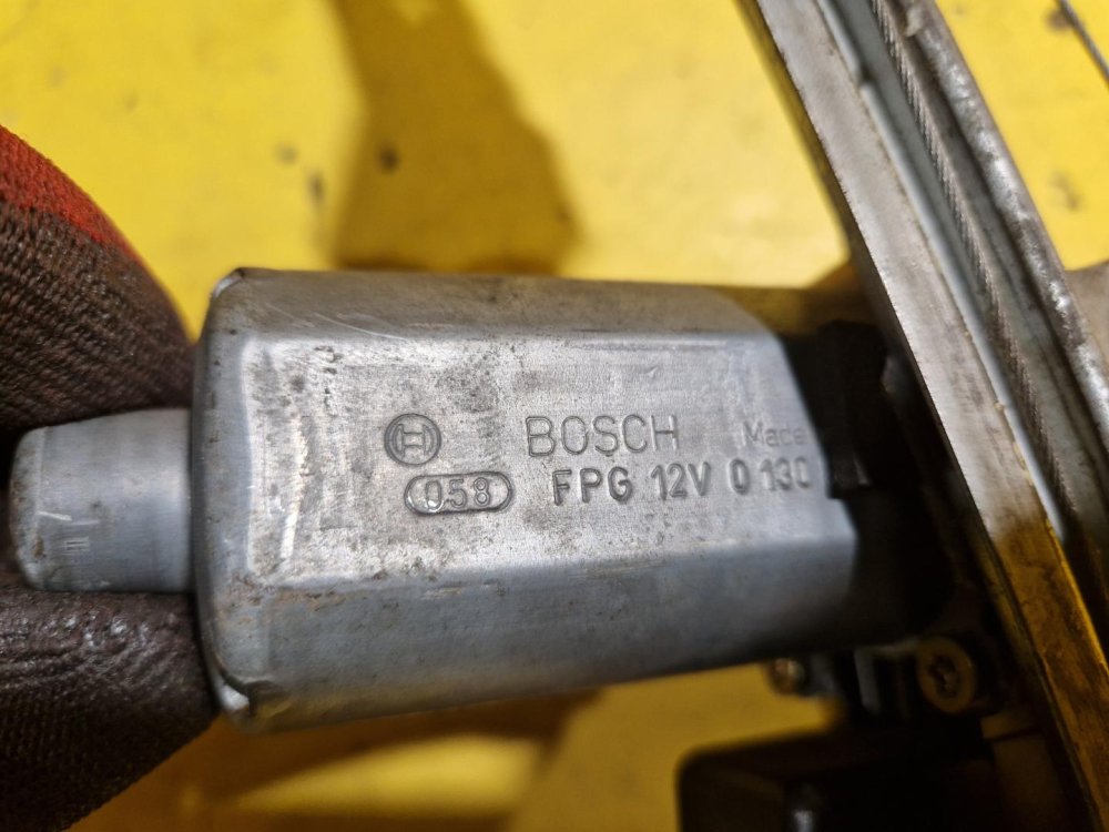 PRAVÁ ZADNÍ STAHOVAČKA OKNA S MOTORKEM 119804106 OPEL ZAFIRA A - 18812 PRAVÁ ZADNÍ STAHOVAČKA OKNA S MOTORKEM 119804106 OPEL ZAFIRA A - 18812