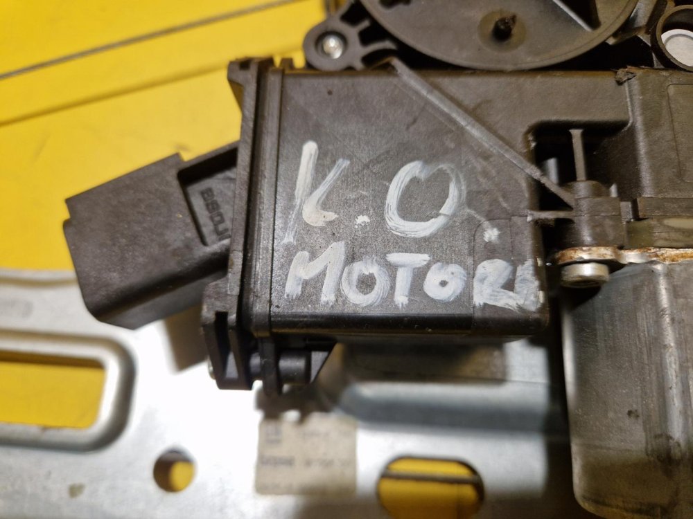 PRAVÁ ZADNÍ STAHOVAČKA OKNA 13260142 - OPEL ZAFIRA C - 18808 PRAVÁ ZADNÍ STAHOVAČKA OKNA 13260142 - OPEL ZAFIRA C - 18808