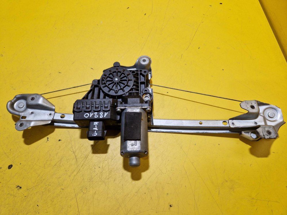 PRAVÁ ZADNÍ STAHOVAČKA OKNA S MOTORKEM 13100424 - OPEL ASTRA H - 18810 PRAVÁ ZADNÍ STAHOVAČKA OKNA S MOTORKEM 13100424 - OPEL ASTRA H - 18810