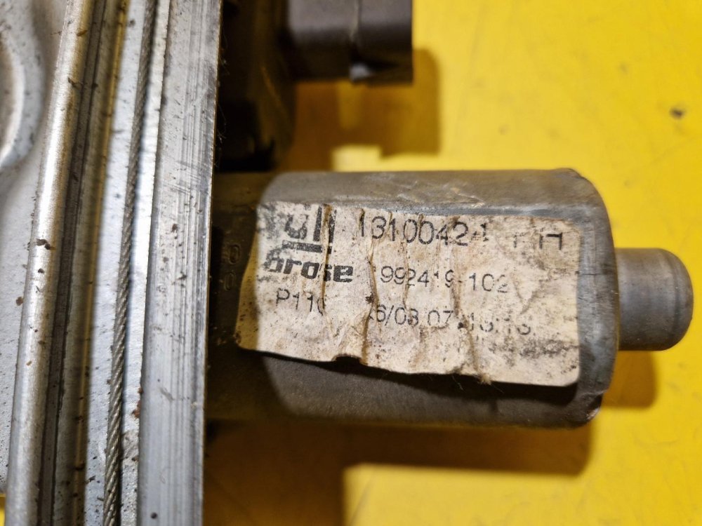 PRAVÁ ZADNÍ STAHOVAČKA OKNA S MOTORKEM 13100424 - OPEL ASTRA H - 18810 PRAVÁ ZADNÍ STAHOVAČKA OKNA S MOTORKEM 13100424 - OPEL ASTRA H - 18810