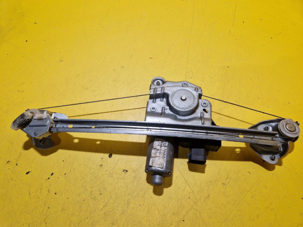 PRAVÁ ZADNÍ STAHOVAČKA OKNA S MOTORKEM 13100424 - OPEL ASTRA H - 18810 PRAVÁ ZADNÍ STAHOVAČKA OKNA S MOTORKEM 13100424 - OPEL ASTRA H - 18810