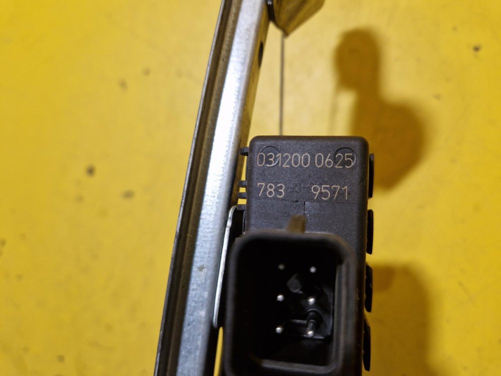 PRAVÁ ZADNÍ STAHOVAČKA OKNA S MOTORKEM 13100424 - OPEL ASTRA H - 18810 PRAVÁ ZADNÍ STAHOVAČKA OKNA S MOTORKEM 13100424 - OPEL ASTRA H - 18810