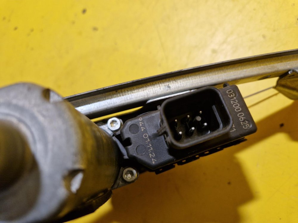 PRAVÁ ZADNÍ STAHOVAČKA OKNA S MOTORKEM 13100424 - OPEL ASTRA H - 18810 PRAVÁ ZADNÍ STAHOVAČKA OKNA S MOTORKEM 13100424 - OPEL ASTRA H - 18810