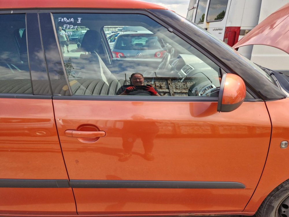 PRAVÉ PŘEDNÍ DVEŘE  ŠKODA FABIA II (542), ORANŽOVÉ 9771 - 19477