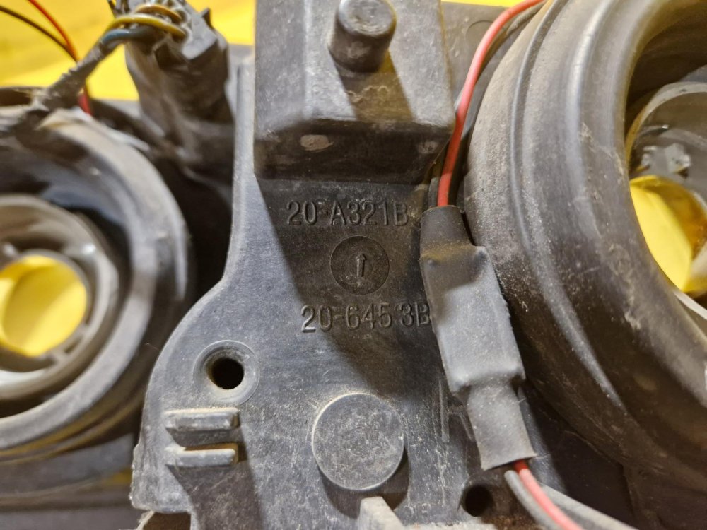 PRAVÉ PŘEDNÍ SVĚTLO BMW 3, E46 - 20036 PRAVÉ PŘEDNÍ SVĚTLO BMW 3, E46 - 20036