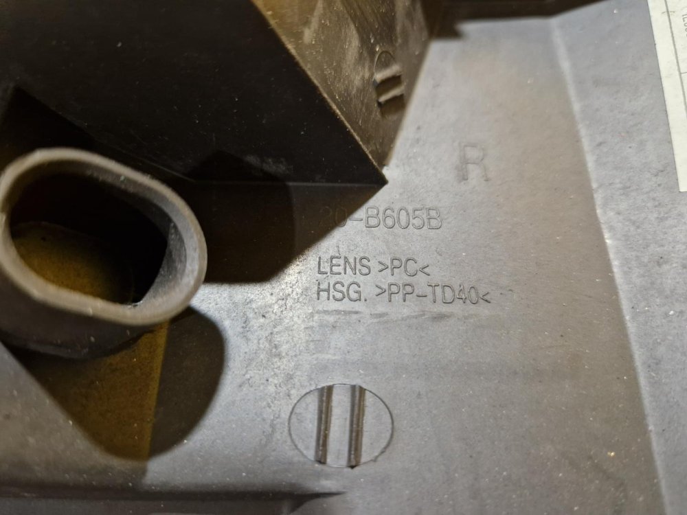 PRAVÉ PŘEDNÍ SVĚTLO CITROEN C1 I - 20949 PRAVÉ PŘEDNÍ SVĚTLO CITROEN C1 I - 20949