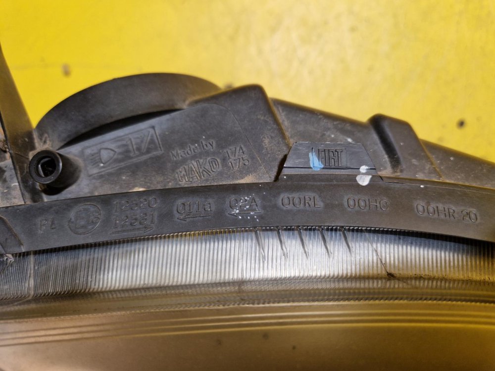 PRAVÉ PŘEDNÍ SVĚTLO FIAT DOBLO II (263) / OPEL COMBO D - 18967 PRAVÉ PŘEDNÍ SVĚTLO FIAT DOBLO II (263) / OPEL COMBO D - 18967