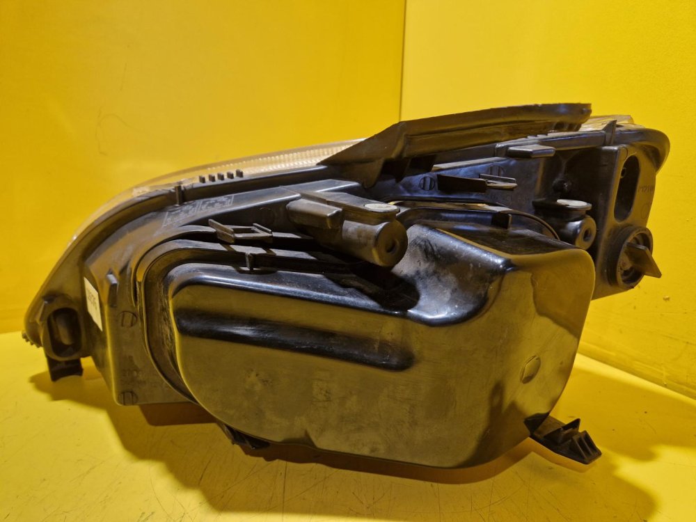 PRAVÉ PŘEDNÍ SVĚTLO FORD FOCUS C-MAX (DM2) - 19376