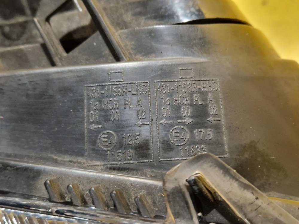 PRAVÉ PŘEDNÍ SVĚTLO FORD FOCUS C-MAX (DM2) - 19376