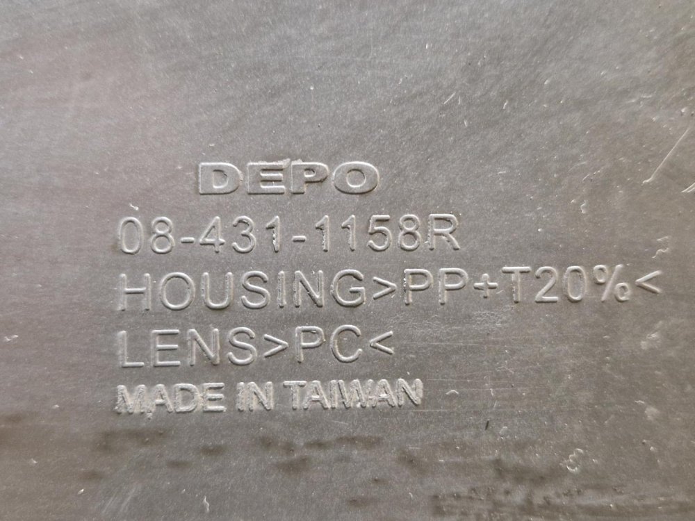 PRAVÉ PŘEDNÍ SVĚTLO FORD FOCUS C-MAX (DM2) - 19376