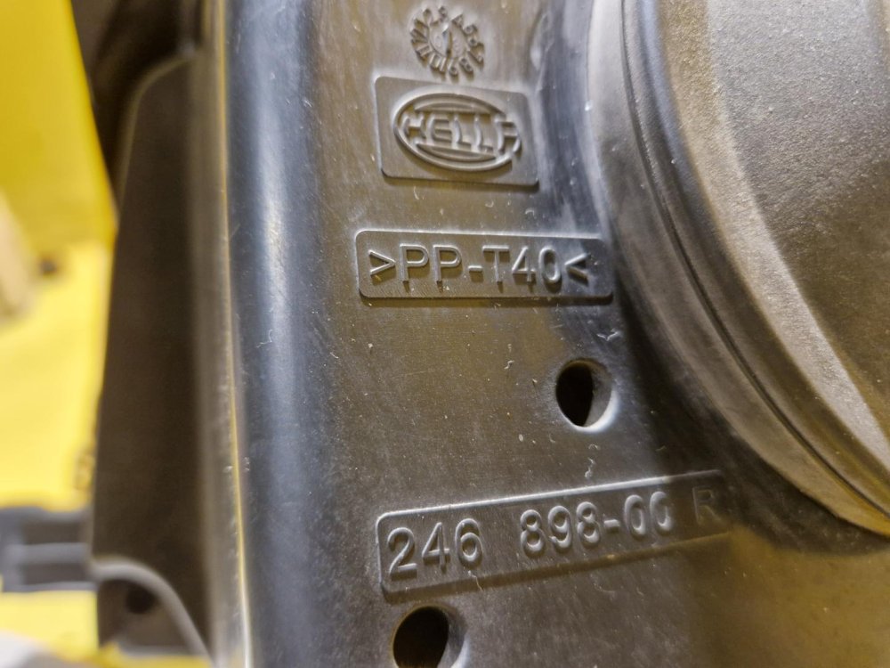 PRAVÉ PŘEDNÍ SVĚTLO FORD FUSION - 19892