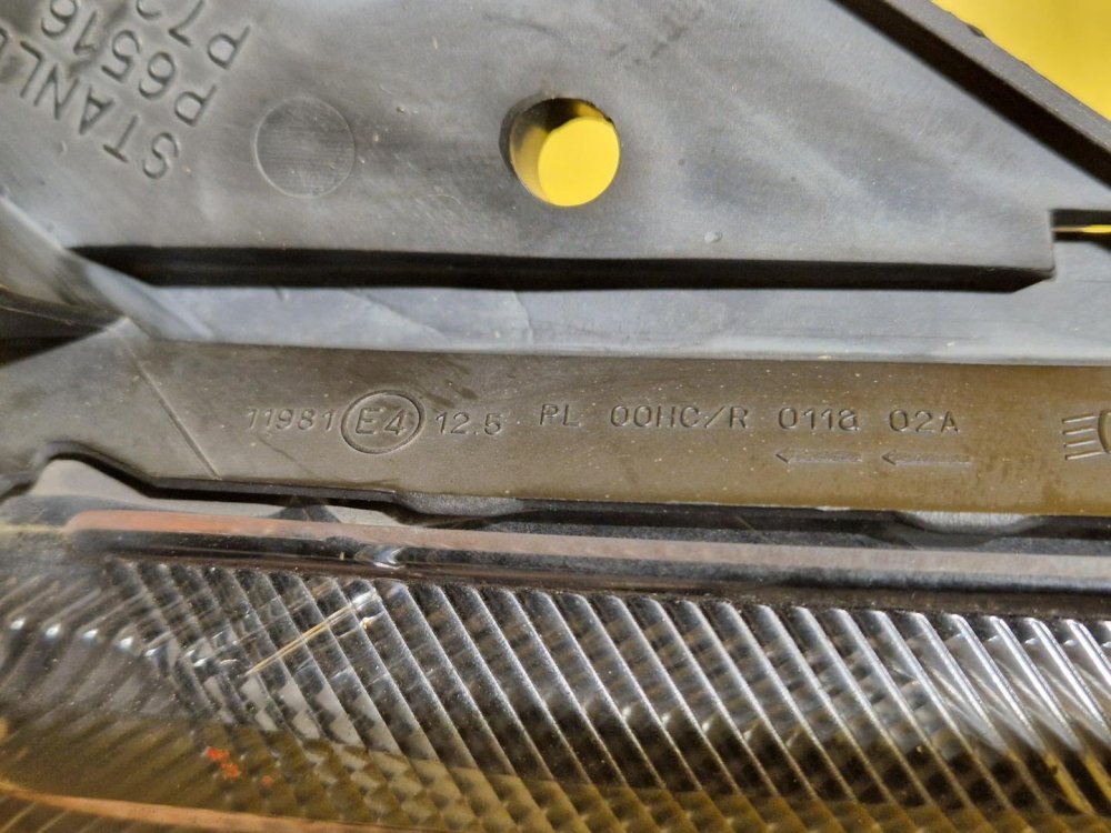 PRAVÉ PŘEDNÍ SVĚTLO MAZDA 2 II (DE, DH) - 19078