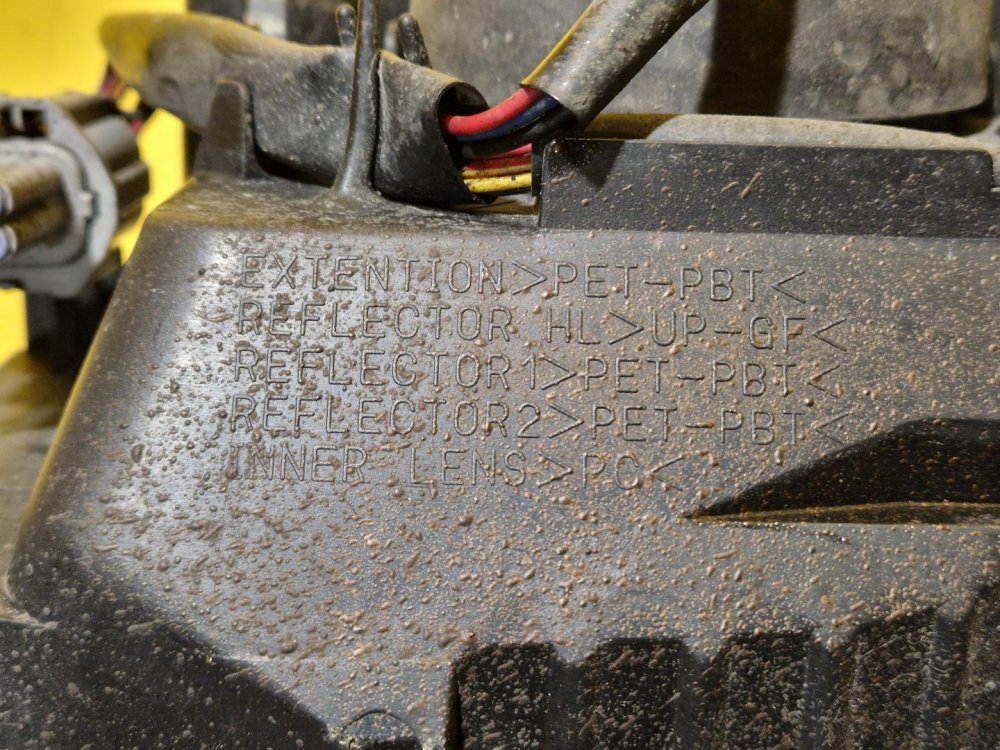 PRAVÉ PŘEDNÍ SVĚTLO MAZDA 2 II (DE, DH) - 19078