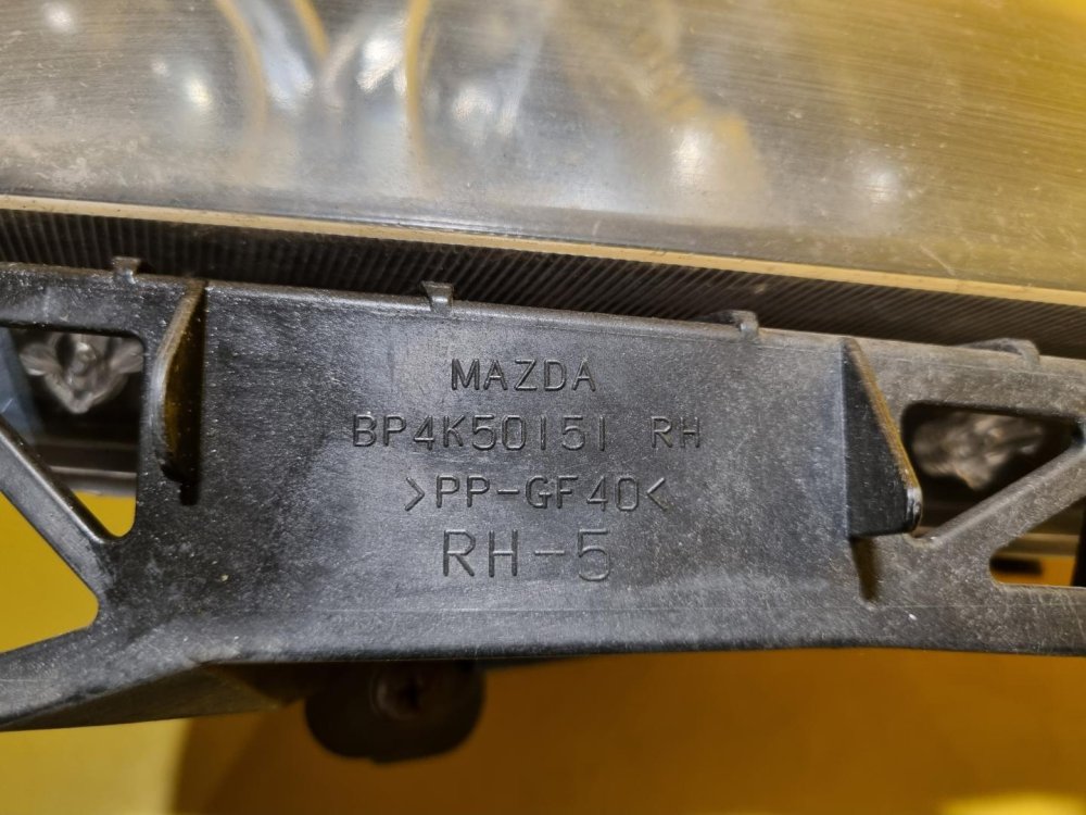 PRAVÉ PŘEDNÍ SVĚTLO MAZDA 3 (BK) - 17946
