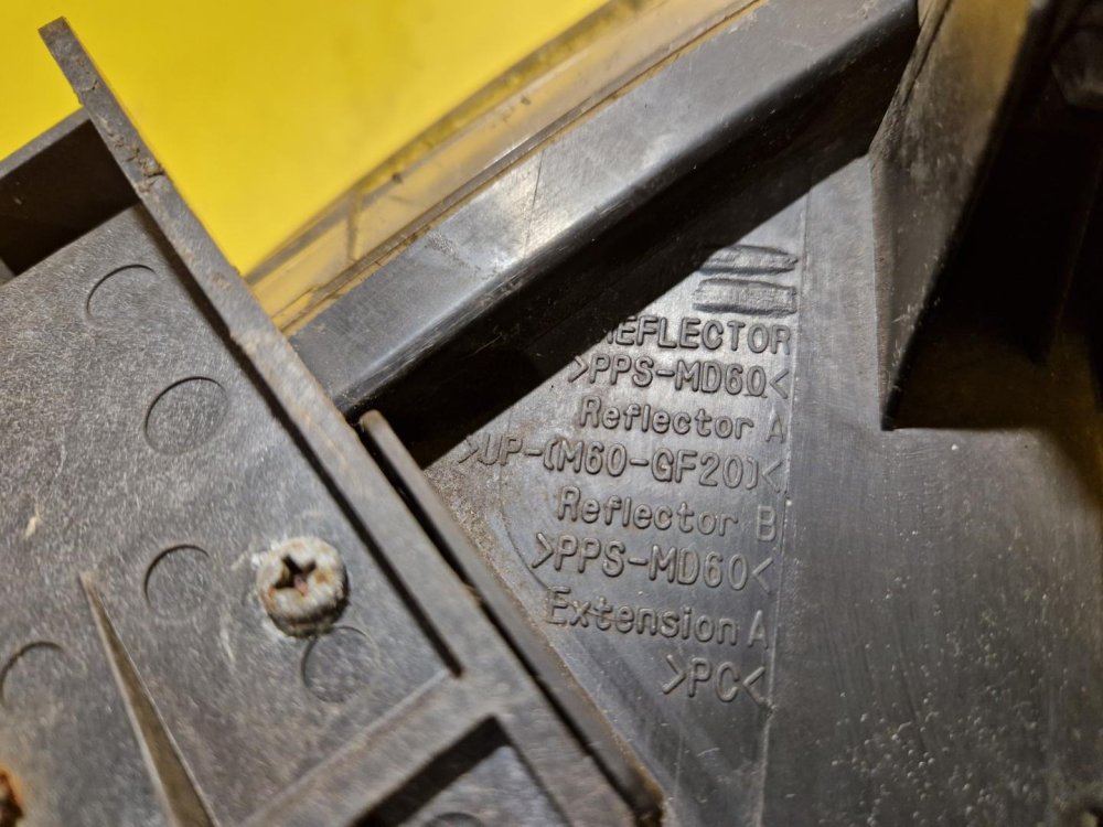 PRAVÉ PŘEDNÍ XENON SVĚTLO MAZDA 6 II (GH)  - 20555