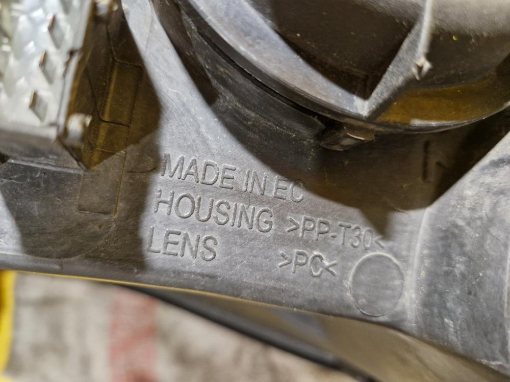 PRAVÉ PŘEDNÍ SVĚTLO OPEL CORSA C / COMBO C - 19899 PRAVÉ PŘEDNÍ SVĚTLO OPEL CORSA C / COMBO C - 19899