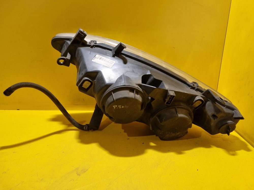 PRAVÉ PŘEDNÍ SVĚTLO PEUGEOT 307 - 17694