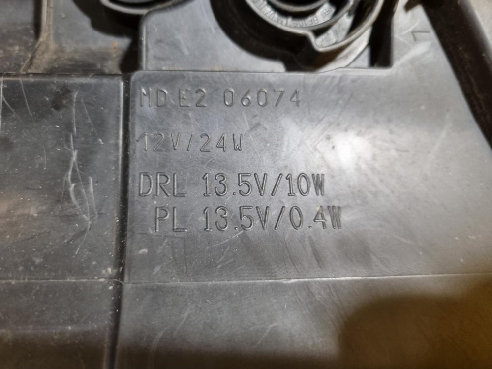 PRAVÉ PŘEDNÍ SVĚTLO PEUGEOT 5008 I / 3008 I - 17887