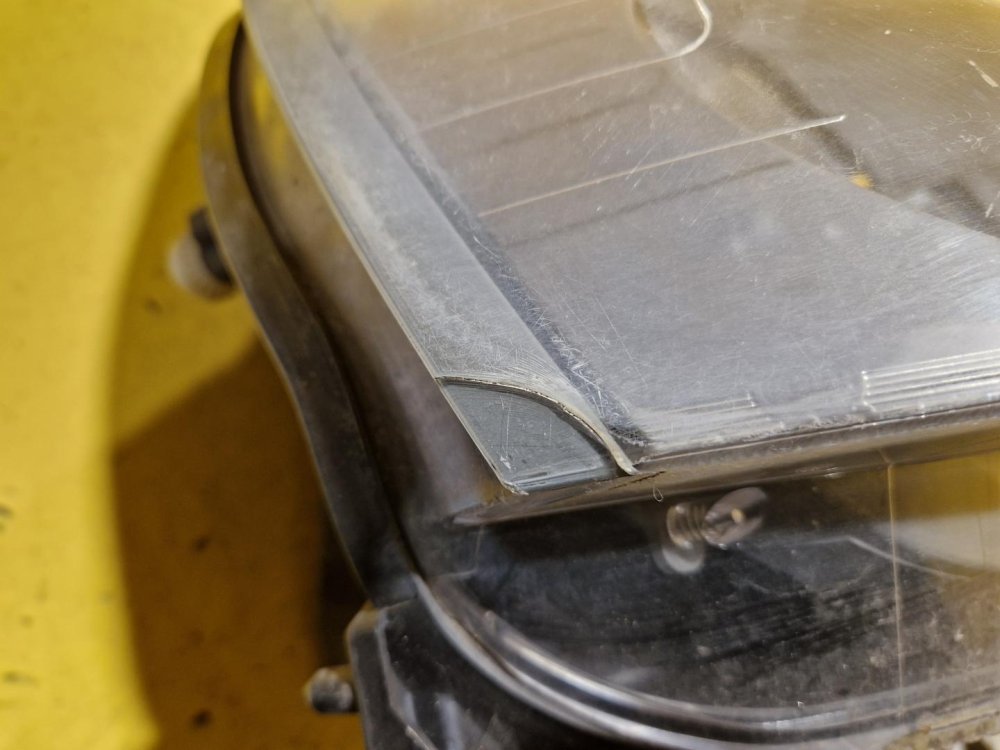 PRAVÉ PŘEDNÍ SVĚTLO RENAULT CLIO II / THALIA I FACELIFT ČERNÉ - 20267