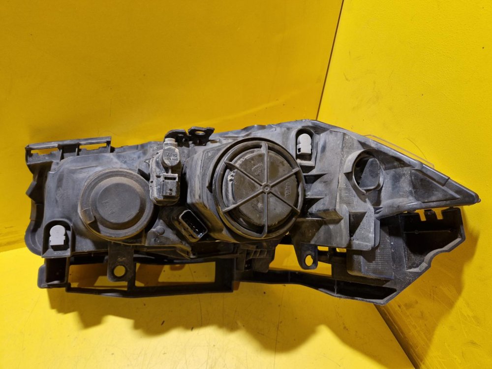 PRAVÉ PŘEDNÍ SVĚTLO RENAULT MEGANE II ( 2 ) FACELIFT - 20076