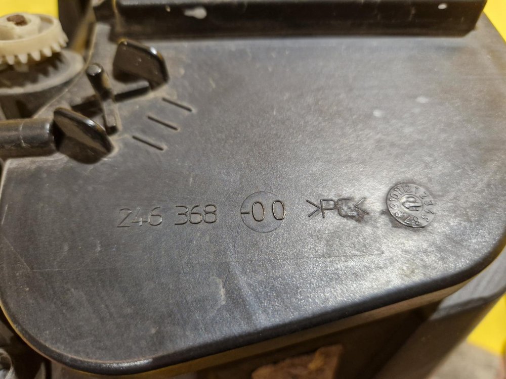 PRAVÉ PŘEDNÍ SVĚTLO ŠKODA FABIA I - 20038 PRAVÉ PŘEDNÍ SVĚTLO ŠKODA FABIA I - 20038