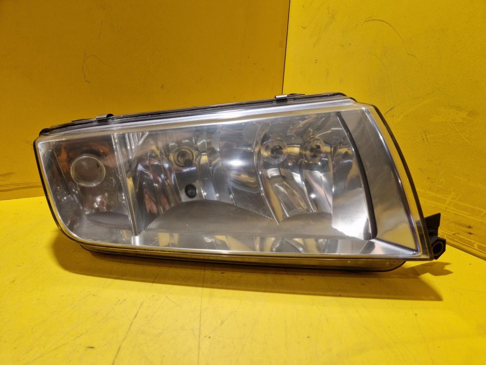 PRAVÉ PŘEDNÍ SVĚTLO ŠKODA FABIA I - 20038 PRAVÉ PŘEDNÍ SVĚTLO ŠKODA FABIA I - 20038