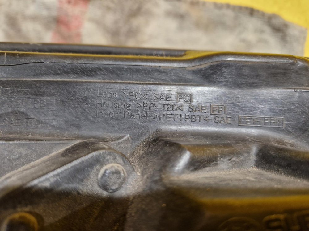 PRAVÉ PŘEDNÍ SVĚTLO SUBARU FORESTER II (SG) - 20252 PRAVÉ PŘEDNÍ SVĚTLO SUBARU FORESTER II (SG) - 20252