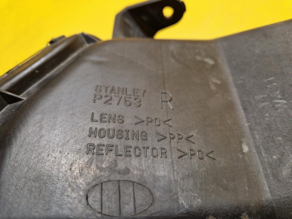 PRAVÉ PŘEDNÍ SVĚTLO SUZUKI IGNIS II - 19990 PRAVÉ PŘEDNÍ SVĚTLO SUZUKI IGNIS II - 19990