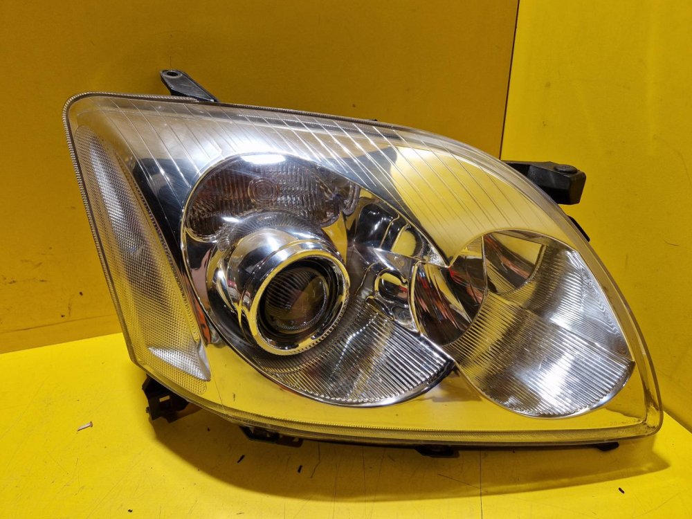 PRAVÉ PŘEDNÍ SVĚTLO TOYOTA AVENSIS II ( T25 ) - 12950