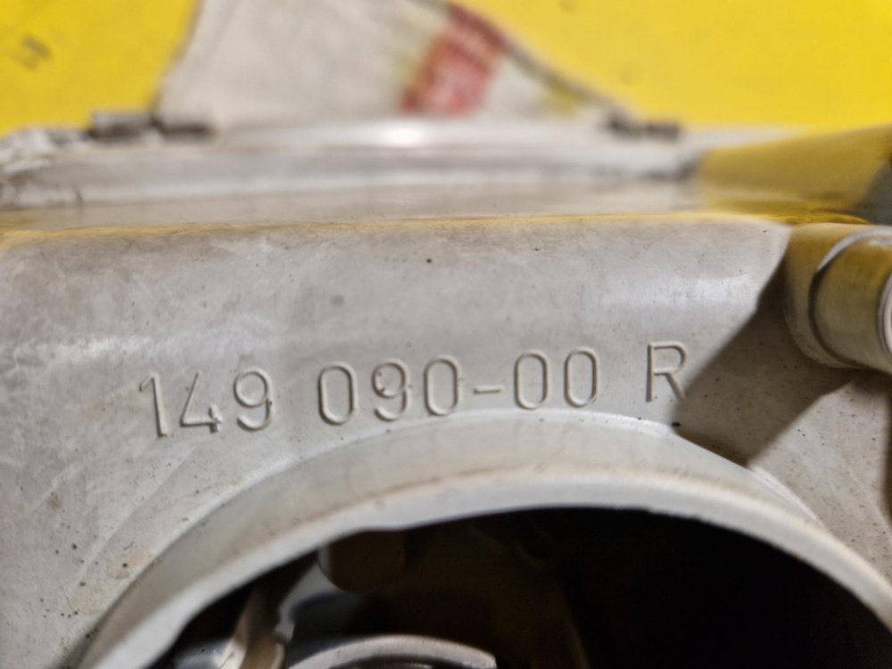 PRAVÉ PŘEDNÍ SVĚTLO VOLVO V40 I, S40 I - 20103 PRAVÉ PŘEDNÍ SVĚTLO VOLVO V40 I, S40 I - 20103