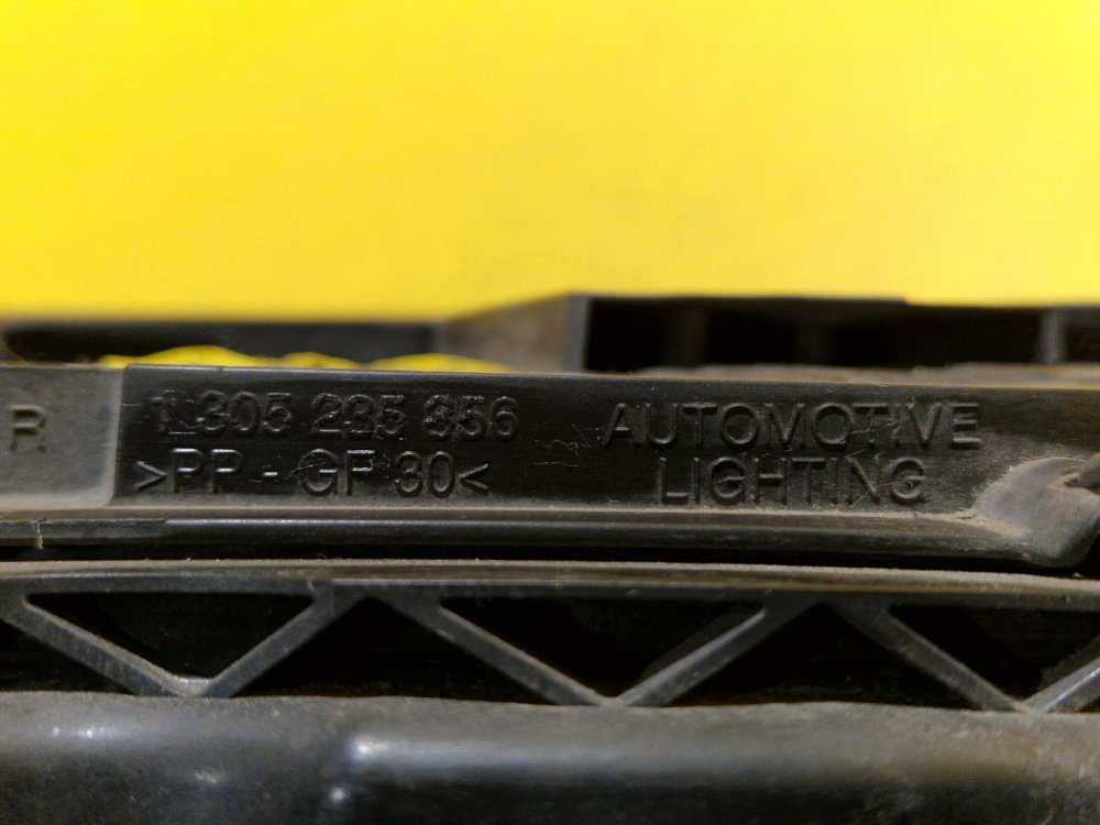 PRAVÉ PŘEDNÍ SVĚTLO XENON VOLVO V50, S40 II - 19084 PRAVÉ PŘEDNÍ SVĚTLO XENON VOLVO V50, S40 II - 19084