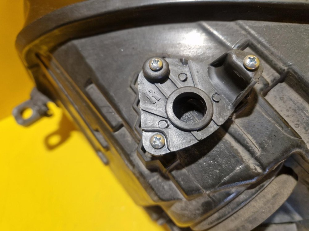 PRAVÉ PŘEDNÍ SVĚTLO VW CADDY IV - 19236 PRAVÉ PŘEDNÍ SVĚTLO VW CADDY IV - 19236