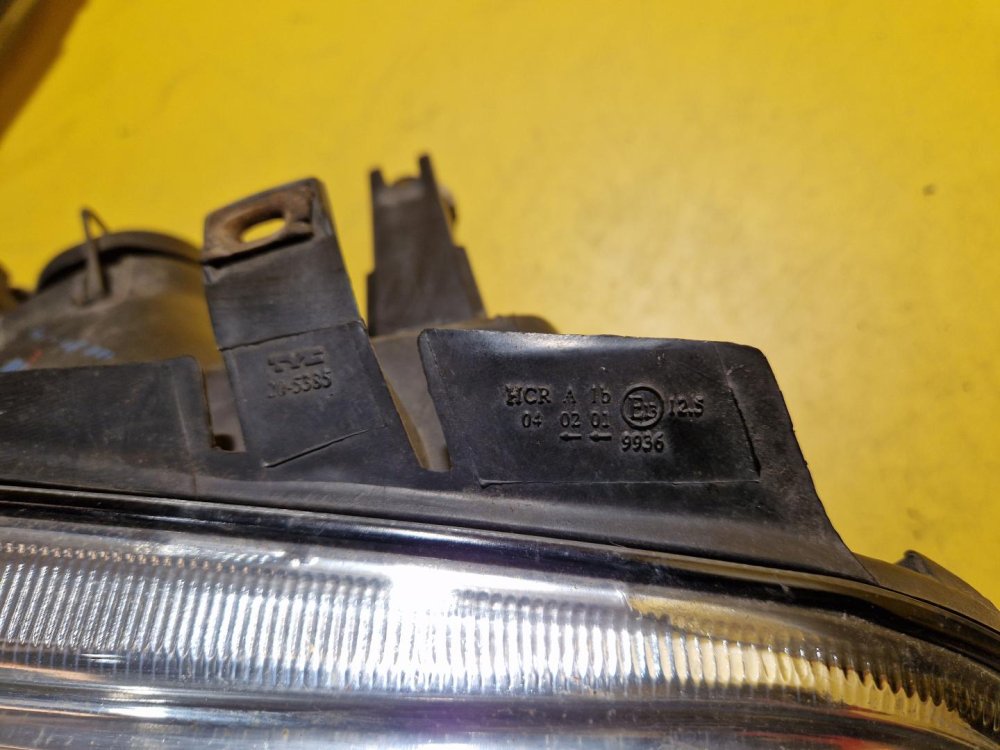 PRAVÉ PŘEDNÍ SVĚTLO VW GOLF IV , BEZ MLHOVKY - 18022