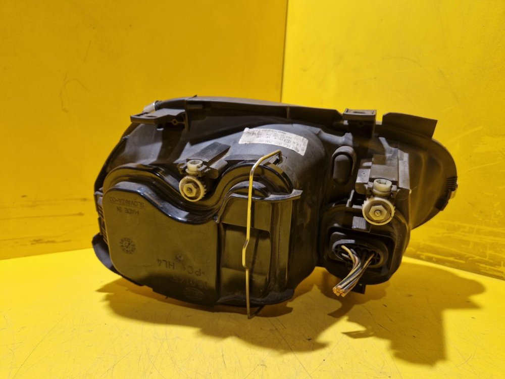 PRAVÉ PŘEDNÍ SVĚTLO VW GOLF IV , BEZ MLHOVKY - 19894