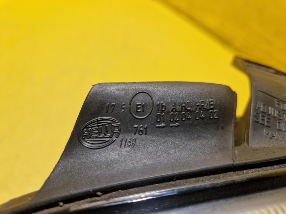 PRAVÉ PŘEDNÍ SVĚTLO VW GOLF IV , BEZ MLHOVKY - 19894