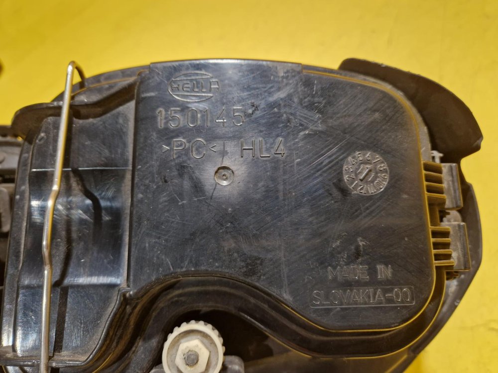 PRAVÉ PŘEDNÍ SVĚTLO VW GOLF IV , BEZ MLHOVKY - 19894